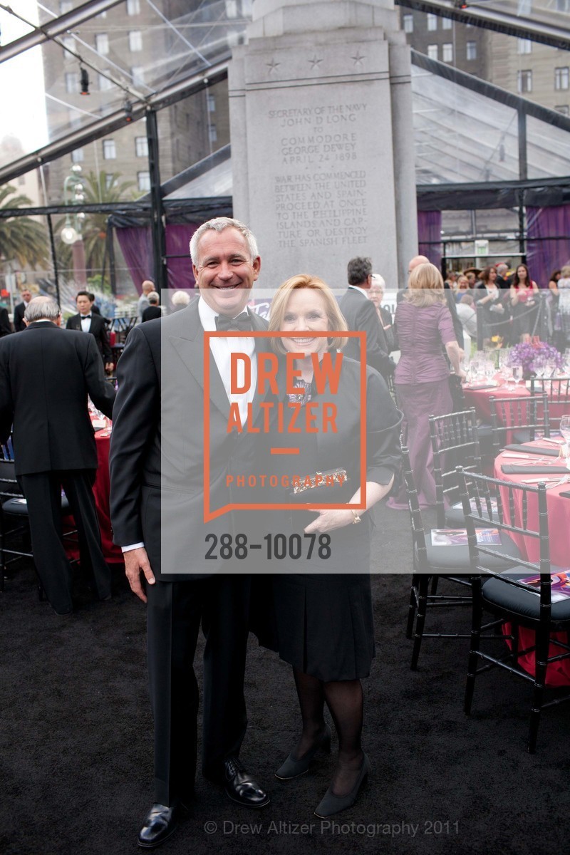 Glenn McCoy, Susan Van Wagner, AMERICAN CONSERVATORY THEATRE Presents Tales of the City, Opening Night Gala, Union Square, June 2nd, 2011, Photo #288-10078 Glenn McCoy, Susan Van Wagner, Photo #288-10078
