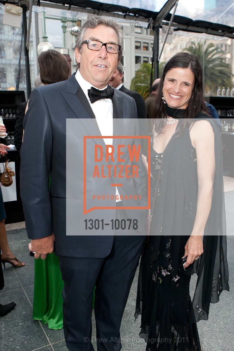 Mitch Soekland, Genevieve Molat, AMERICAN CONSERVATORY THEATRE Presents Tales of the City, Opening Night Gala, Union Square, June 2nd, 2011, Photo #1301-10078 Mitch Soekland, Genevieve Molat, Photo #1301-10078