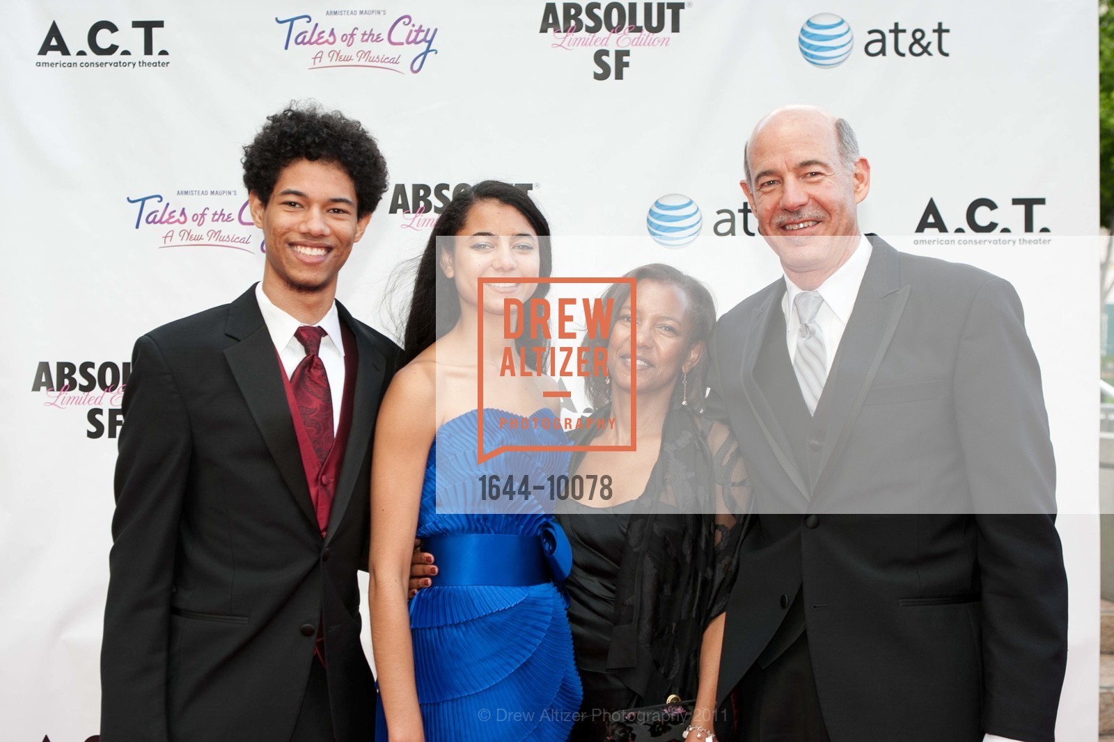Jesse Riemer, Carla Riemer, David Riemer, AMERICAN CONSERVATORY THEATRE Presents Tales of the City, Opening Night Gala, Union Square, June 2nd, 2011, Photo #1644-10078 Jesse Riemer, Carla Riemer, David Riemer, Photo #1644-10078