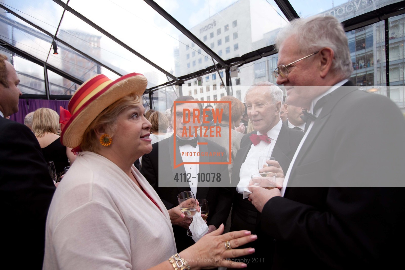 Jan Wahl, Frank Stein, Paul May, Tom Foutch, AMERICAN CONSERVATORY THEATRE Presents Tales of the City, Opening Night Gala, Union Square, June 2nd, 2011, Photo #4112-10078 Jan Wahl, Frank Stein, Paul May, Tom Foutch, Photo #4112-10078