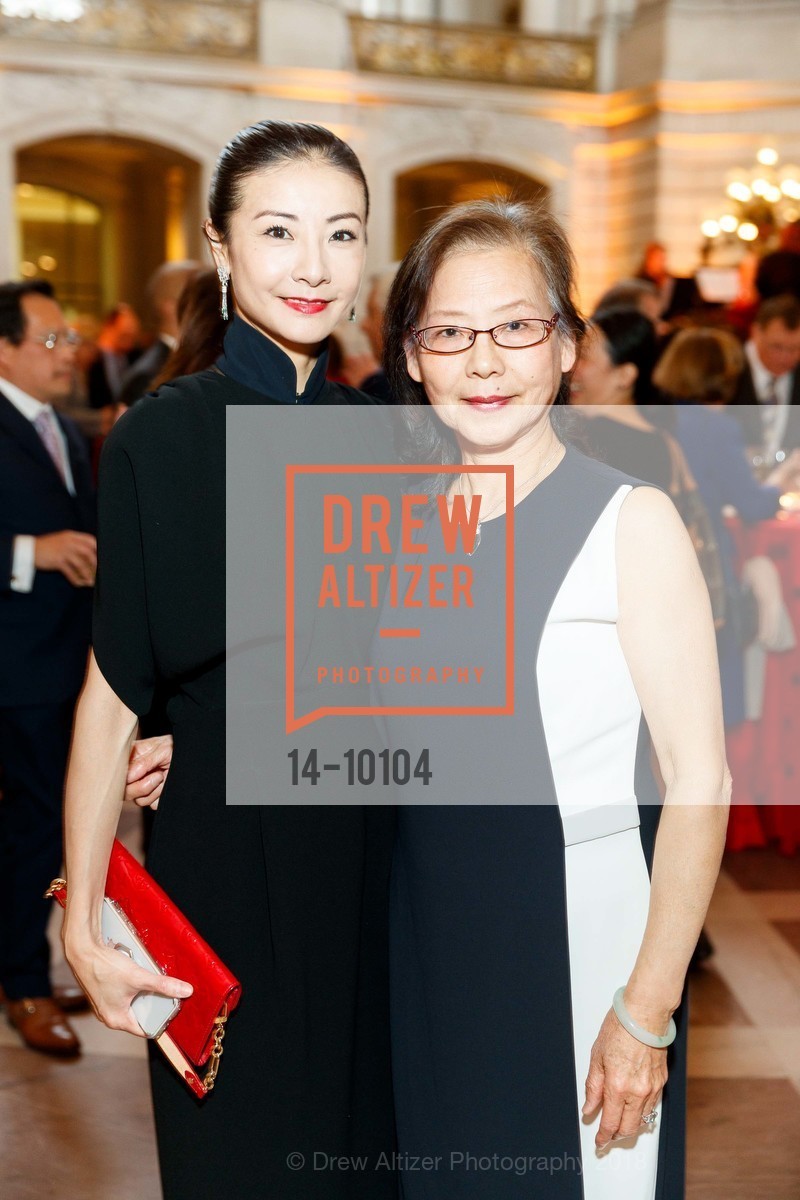 Yuan Yuan Tan, Su Zhang, ArtCare Awards Benefit 2018 Honoring Yuan Yuan Tan and Rena Bransten, San Francisco City Hall. 1 Dr. Carlton B. Goodlett Place, April 9th, 2018, Photo #14-10104 Yuan Yuan Tan, Su Zhang, Photo #14-10104