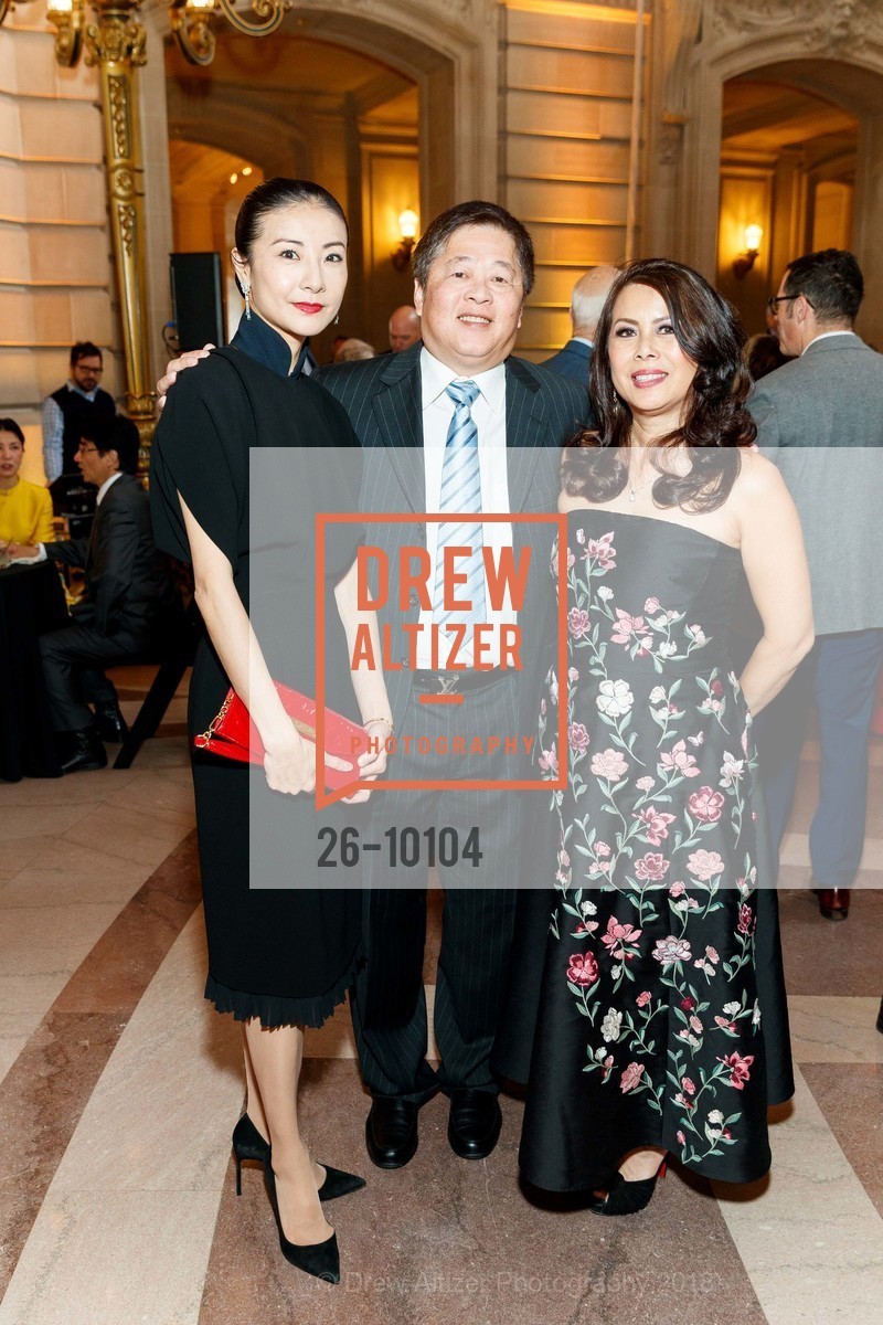 Yuan Yuan Tan, David Seto, Sharon Seto, ArtCare Awards Benefit 2018 Honoring Yuan Yuan Tan and Rena Bransten, San Francisco City Hall. 1 Dr. Carlton B. Goodlett Place, April 9th, 2018, Photo #26-10104 Yuan Yuan Tan, David Seto, Sharon Seto, Photo #26-10104