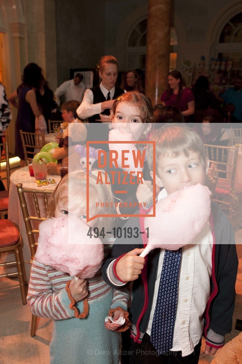 Olivia Soenens, Madeleine Soenens, James Soenens, Photo #494-10193-1