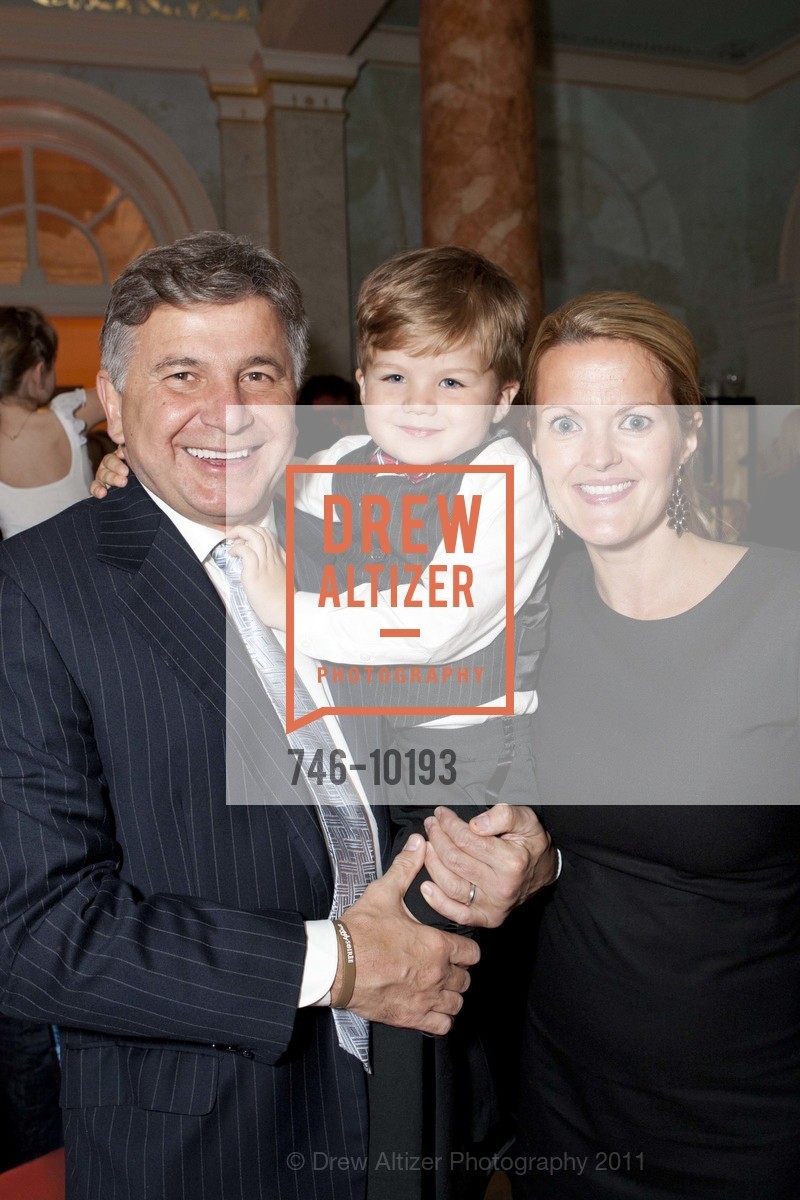 Jim Scalise, Sylvia Scalise, Gordon and Ann Getty Host the ANNUAL SNUGGLY SOIREE Benefiting the Glogau Teddy Bear Rescue Fund at UCSF Benioff Childrens Hospital, US, March 25th, 2011, Photo #746-10193 Jim Scalise, Sylvia Scalise, Photo #746-10193