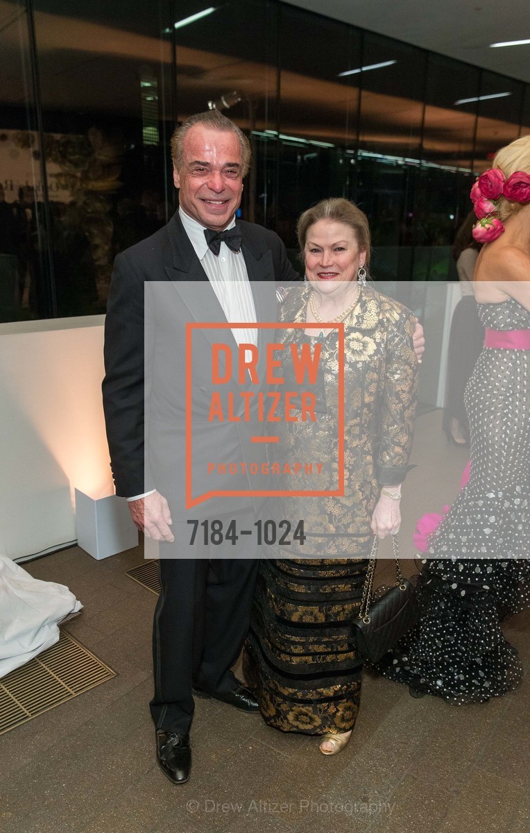 Boaz Mazor, Cynthia Gunn, Oscar de la Renta Benefit Gala, de Young Museum. 50 Hagiwara Tea Garden Drive, Photo #7184-1024 Boaz Mazor, Cynthia Gunn, Photo #7184-1024