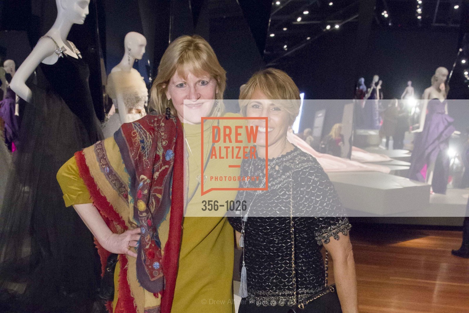 Brigit Sapstead, Luanne Sanders Bradley, "Oscar de la Renta: The Retrospective" Press Preview, de Young Museum. 50 h, March 10th, 2016, Photo #356-1026 Brigit Sapstead, Luanne Sanders Bradley, Photo #356-1026