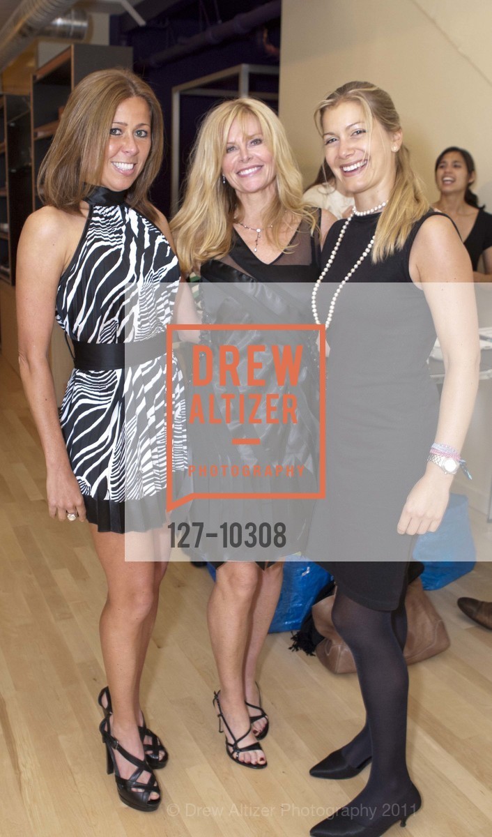 Deanna Menold, Kelly Strain, Julie Truyt, BRAVO! Opening Night Gala Kick-Off Party, US, August 19th, 2011, Photo #127-10308 Deanna Menold, Kelly Strain, Julie Truyt, Photo #127-10308