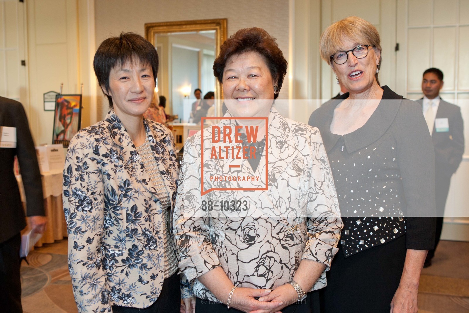 Chisato Loo, Cyndi Chang, Mary Hackenbracht, ASIA SOCIETY'S Eighth Annual Dinner, US, May 6th, 2011, Photo #88-10323 Chisato Loo, Cyndi Chang, Mary Hackenbracht, Photo #88-10323