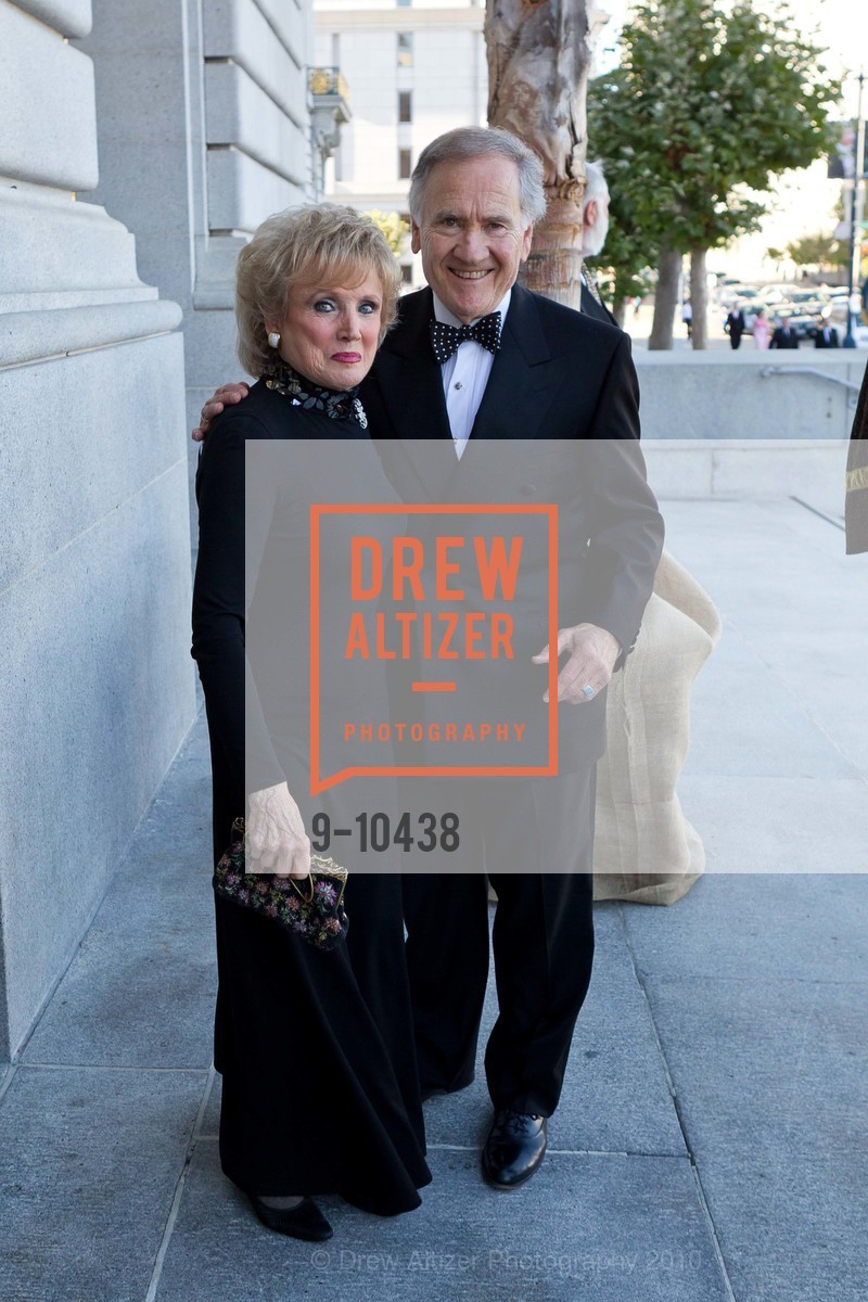 Barbara Kaufman, Ron Kaufman, SF Opera 2010 Gala - Arrivals, War Memorial Opera House, September 10th, 2010, Photo #9-10438 Barbara Kaufman, Ron Kaufman, Photo #9-10438