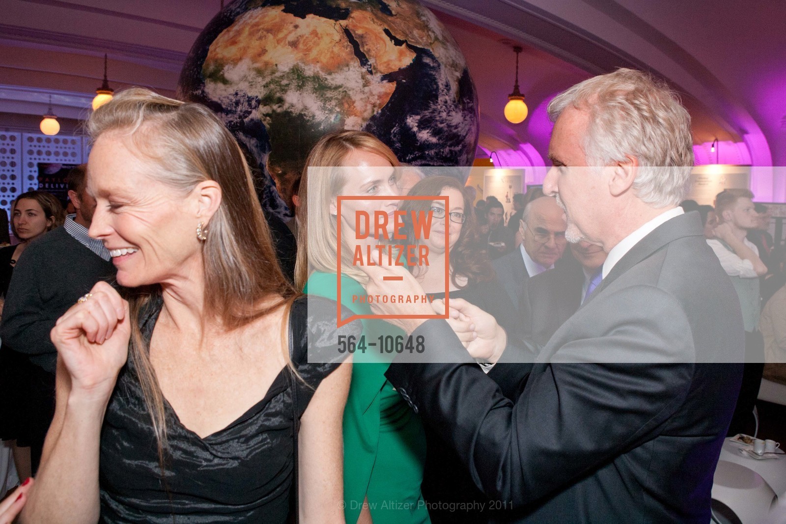 Suzy Amis Cameron, Amber Valletta, Susan Gretchko, James Cameron, X PRIZE Foundation Radical Benefit for Humanity, US, October 20th, 2011, Photo #564-10648 Suzy Amis Cameron, Amber Valletta, Susan Gretchko, James Cameron, Photo #564-10648