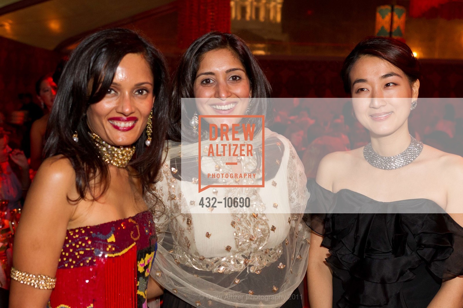 Komal Shah, Shweta Siraj Mehta, Jamie Chen, ASIAN ART MUSEUM Maharaja Gala, US, October 19th, 2011, Photo #432-10690 Komal Shah, Shweta Siraj Mehta, Jamie Chen, Photo #432-10690