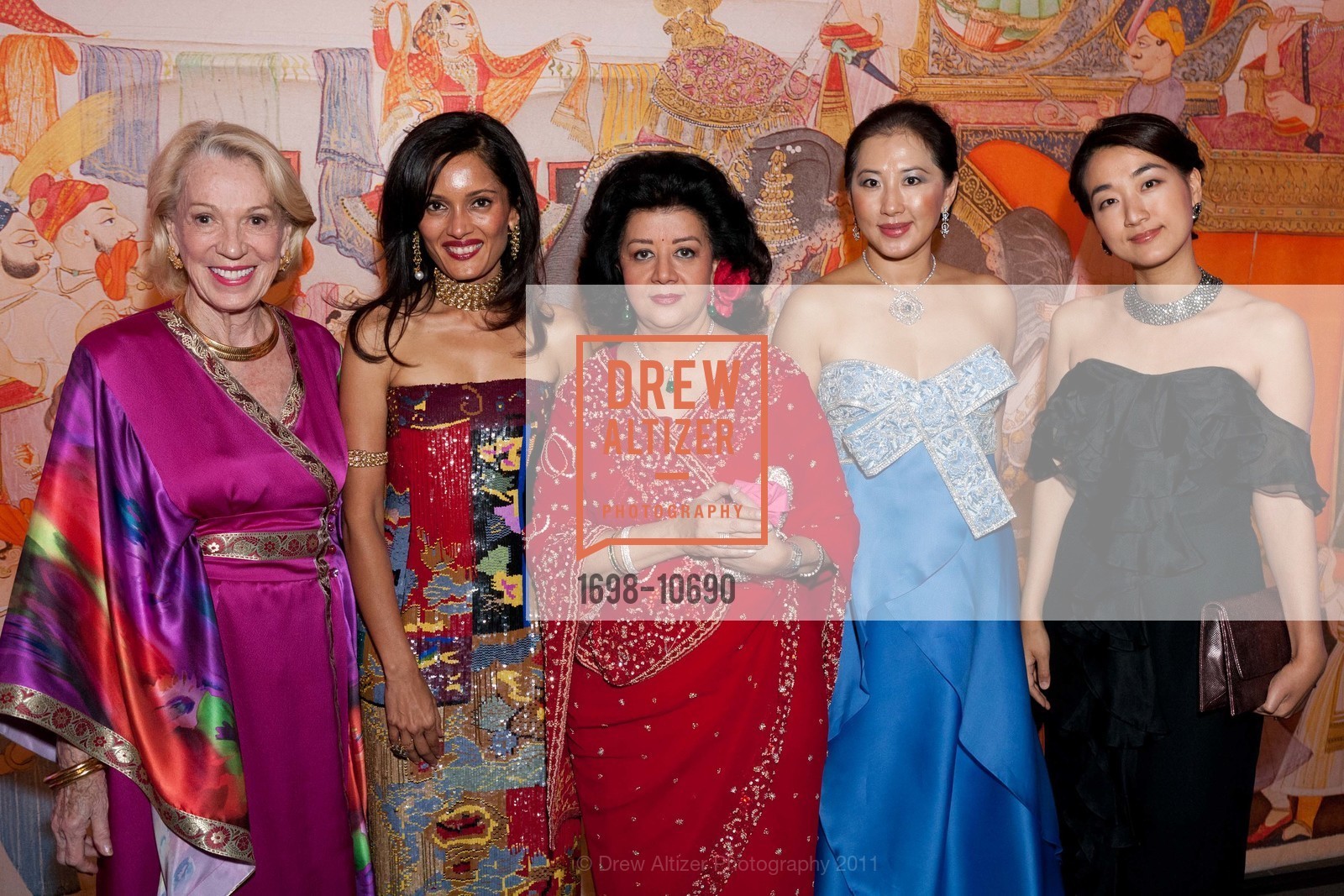 Charlotte Shultz, Kormal Shah, Princess Asha Raje Gaekwad, Goretti Lui, ASIAN ART MUSEUM Maharaja Gala, US, October 19th, 2011, Photo #1698-10690 Charlotte Shultz, Kormal Shah, Princess Asha Raje Gaekwad, Goretti Lui, Photo #1698-10690