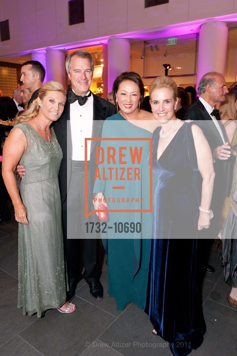 Mary Stevens, Mark Stevens, Eliza Cash, Lisa Goldman, ASIAN ART MUSEUM Maharaja Gala, US, October 19th, 2011, Photo #1732-10690 Mary Stevens, Mark Stevens, Eliza Cash, Lisa Goldman, Photo #1732-10690