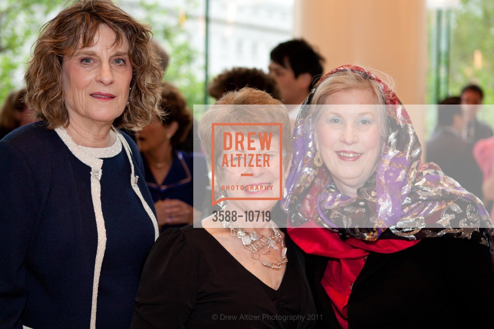 Barbara Sonnenblick, Nancy Raznick, Cheryl Hogan, San Francisco LEAGUE OF SF SYMPHONY Presents: An Evening with CAROLINA HERRERA, US, April 20th, 2011, Photo #3588-10719 Barbara Sonnenblick, Nancy Raznick, Cheryl Hogan, Photo #3588-10719