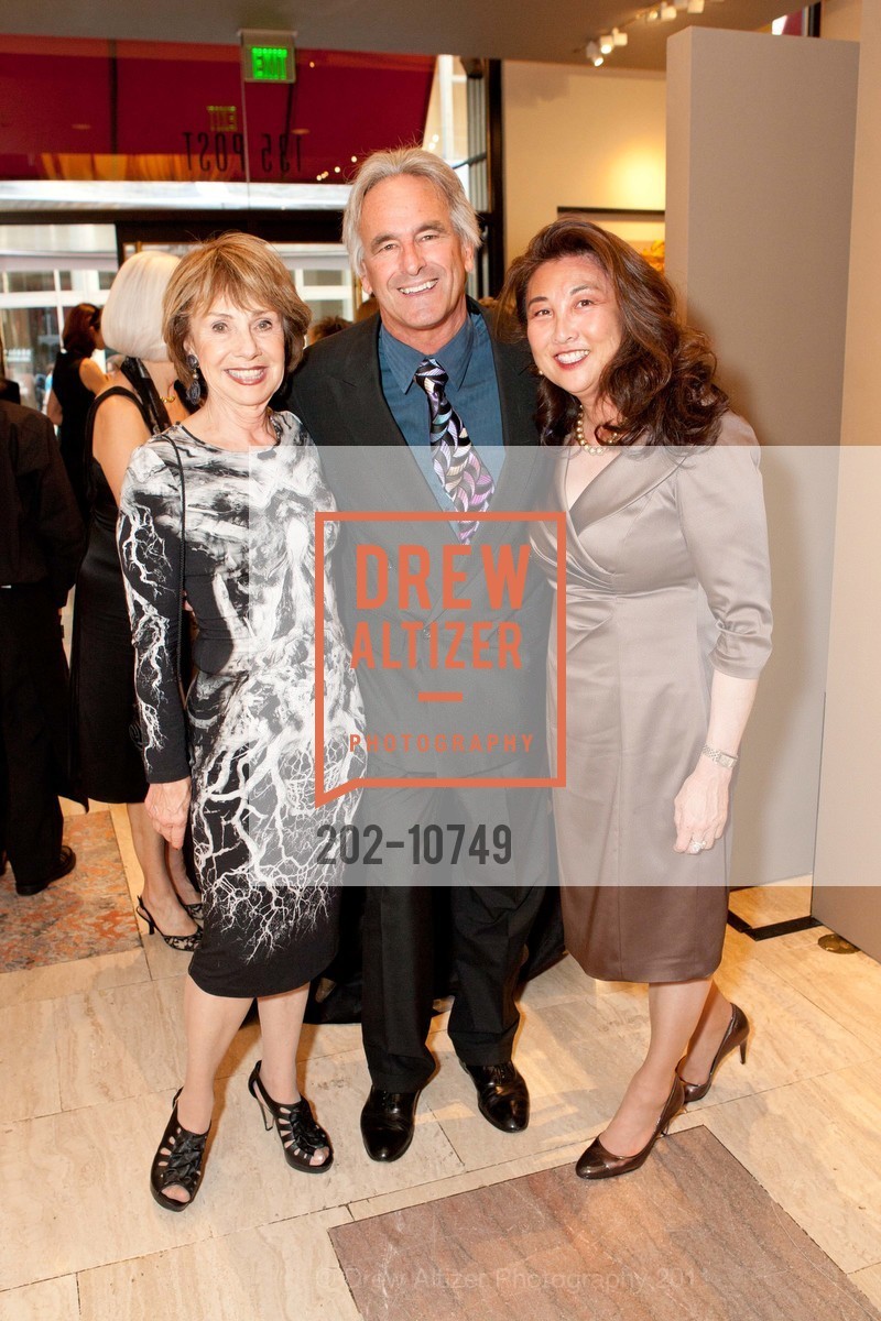 Joan Roebuck, Geoff Alexander, Iris Shimada, MIRROR MIRROR: Gump's 150th Anniversary Gala to Benefit California College of the Arts, US, April 1st, 2011, Photo #202-10749 Joan Roebuck, Geoff Alexander, Iris Shimada, Photo #202-10749