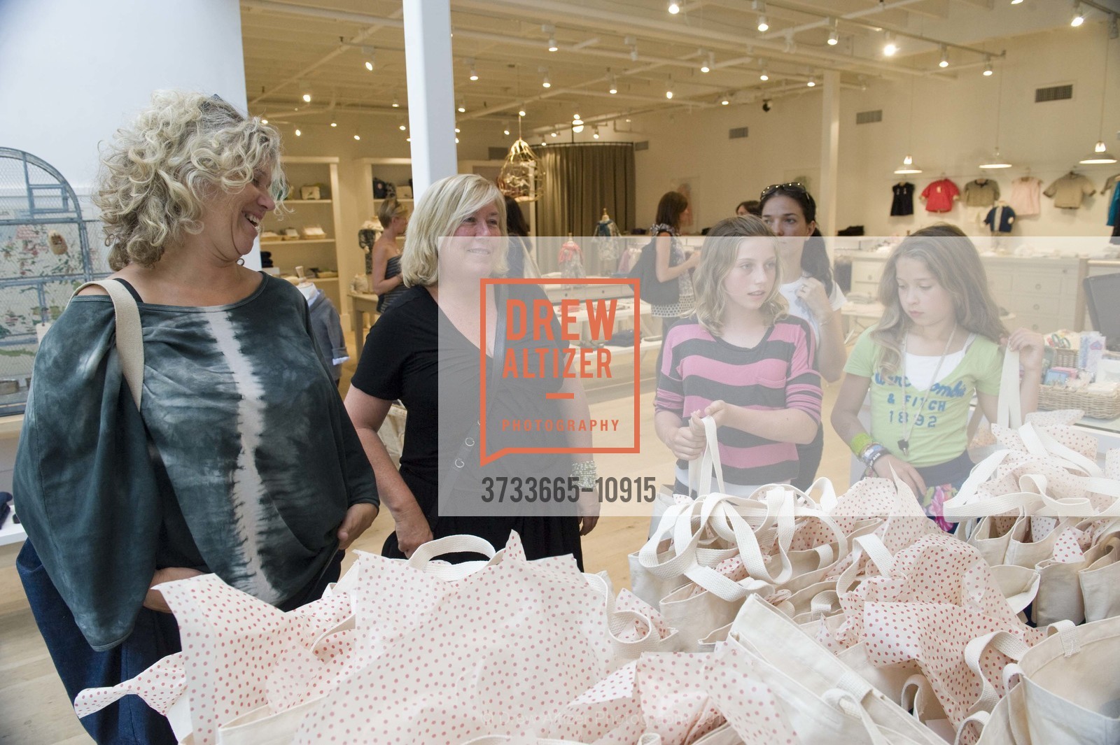Molly de Vries, Cathy Greene, Sasha Greene Schmitz, Annabel de Vries, Photo #3733665-10915