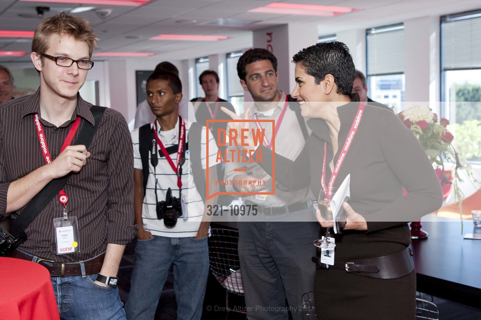 Dieter Bohn, Fay Arjomandi, Vodafone X Center Launch, US, September 9th, 2011, Photo #321-10975 Dieter Bohn, Fay Arjomandi, Photo #321-10975