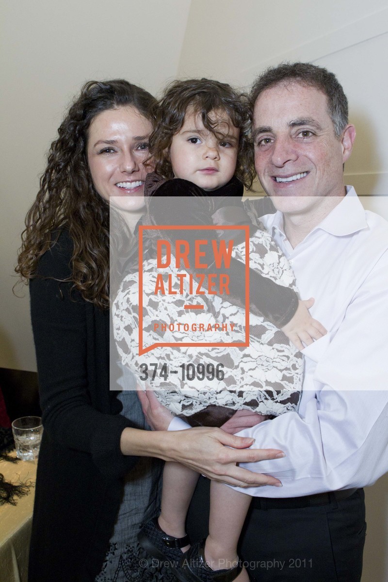 Amelia Wolff, Lucelia Wolff, Keith Wolff, CONTEMPORARY JEWISH MUSEUM Family Gala, US, December 3rd, 2011, Photo #374-10996 Amelia Wolff, Lucelia Wolff, Keith Wolff, Photo #374-10996