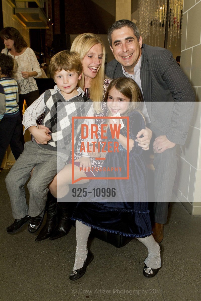 Cameron Schlesinger, Kristin Schlesinger, Grace Schlesinger, Jason Schlesinger, CONTEMPORARY JEWISH MUSEUM Family Gala, US, December 3rd, 2011, Photo #925-10996 Cameron Schlesinger, Kristin Schlesinger, Grace Schlesinger, Jason Schlesinger, Photo #925-10996