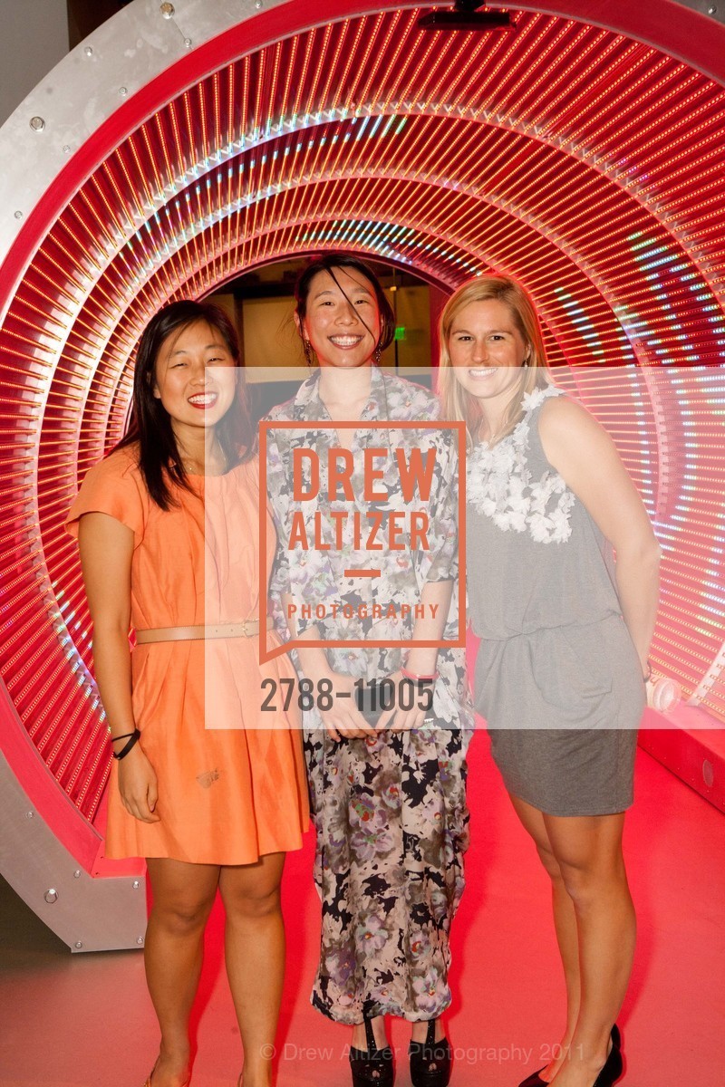 Grace Wong, Katie Benner, Jessica Shambora, FORTUNE 40 Under 40, US, October 28th, 2011, Photo #2788-11005 Grace Wong, Katie Benner, Jessica Shambora, Photo #2788-11005