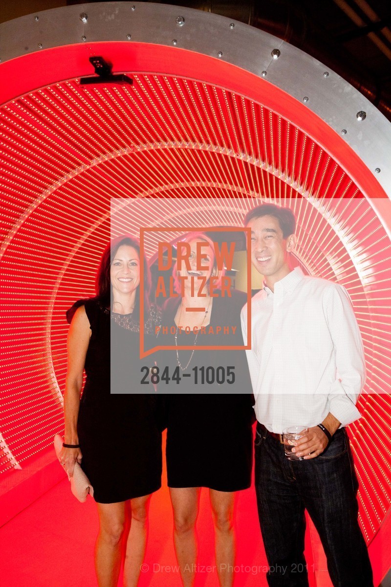 Julie Supan, Laura Ciekot, Tomio Geron, Photo #2844-11005