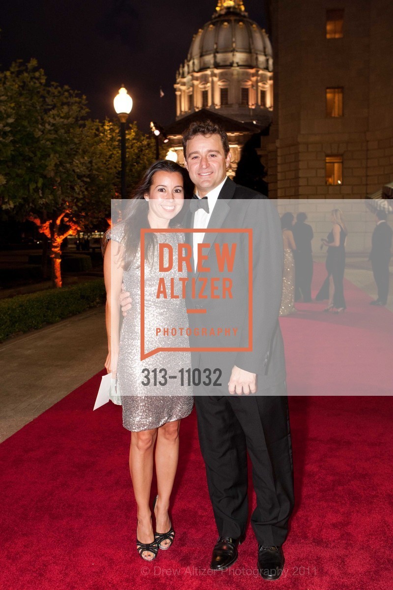 Tiffany Cota, Scott Aronson, SF OPERA BALL 2011: A Night in a Forbidden City - Patrons Arrivals and Dinner, US, September 10th, 2011, Photo #313-11032 Tiffany Cota, Scott Aronson, Photo #313-11032