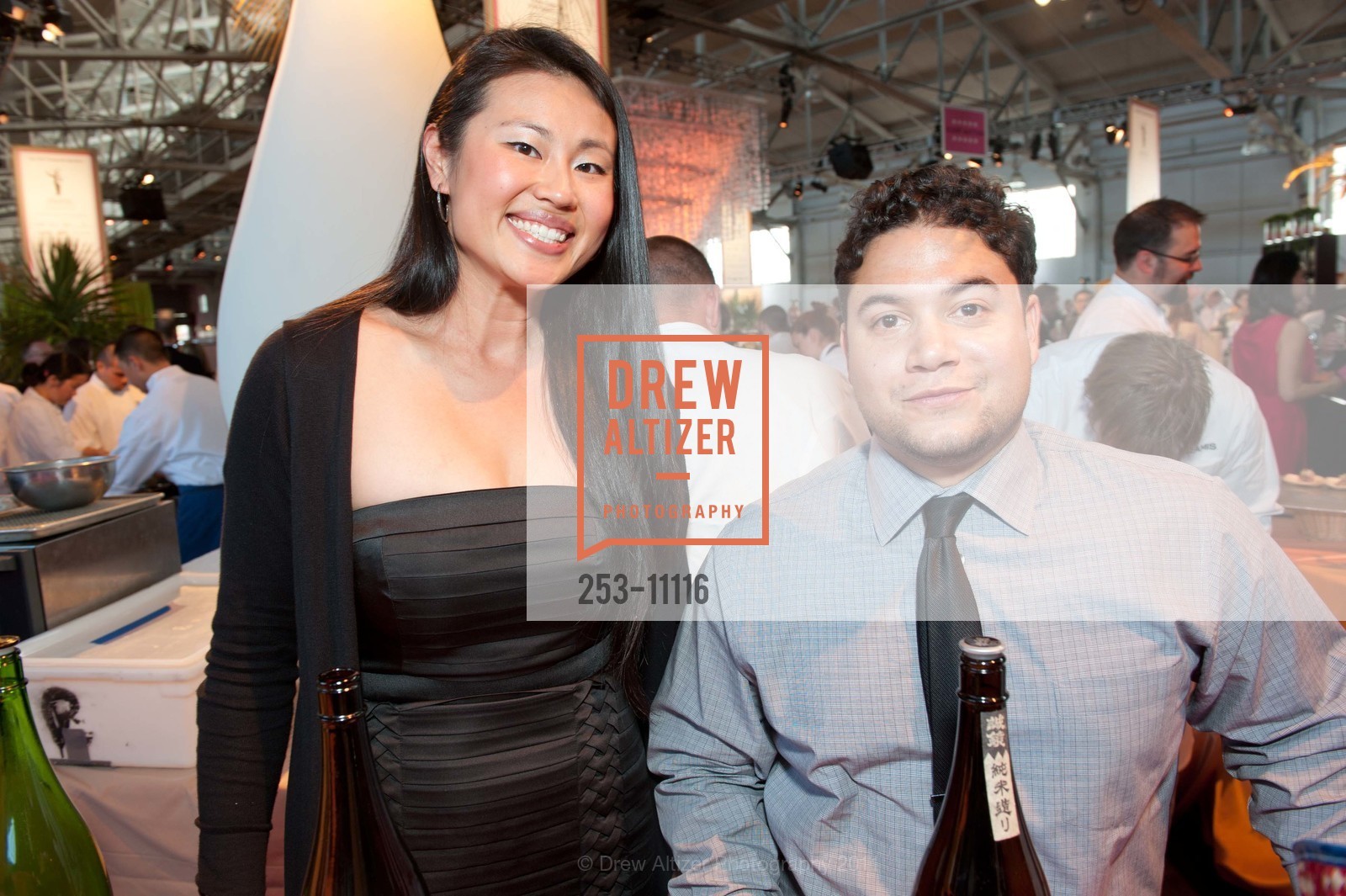 Julie Chen, Rafael Jimenez Rivera, MEALS ON WHEELS 24th Annual Star Chefs & Vintners Gala, US, May 15th, 2011, Photo #253-11116 Julie Chen, Rafael Jimenez Rivera, Photo #253-11116