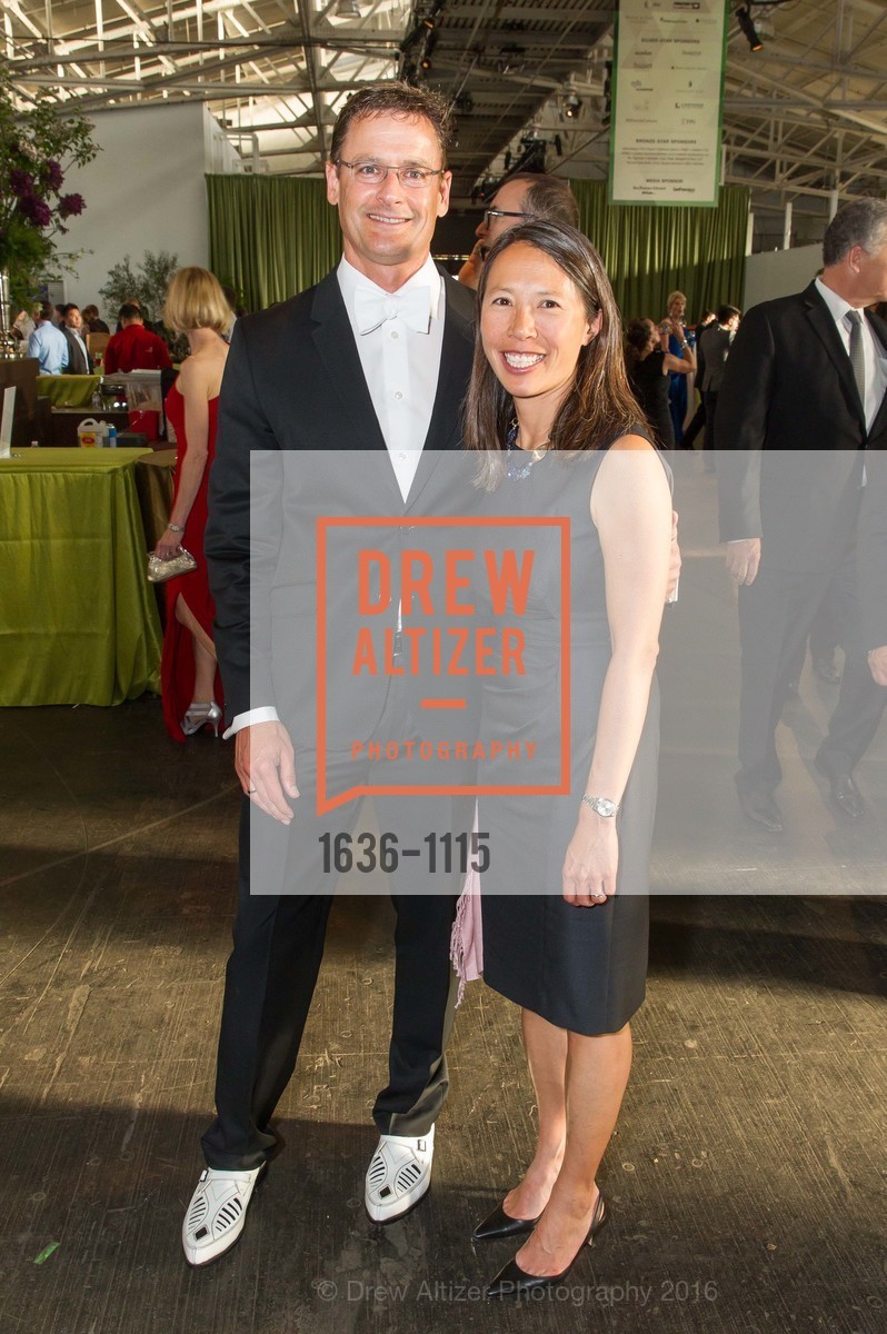 Mike Leeds, Rebecca Yee, Meals on Wheels 29th Annual Star Chefs & Vintners Gala, Fort Mason Center. 2 Marina Blvd, April 17th, 2016, Photo #1636-1115 Mike Leeds, Rebecca Yee, Photo #1636-1115