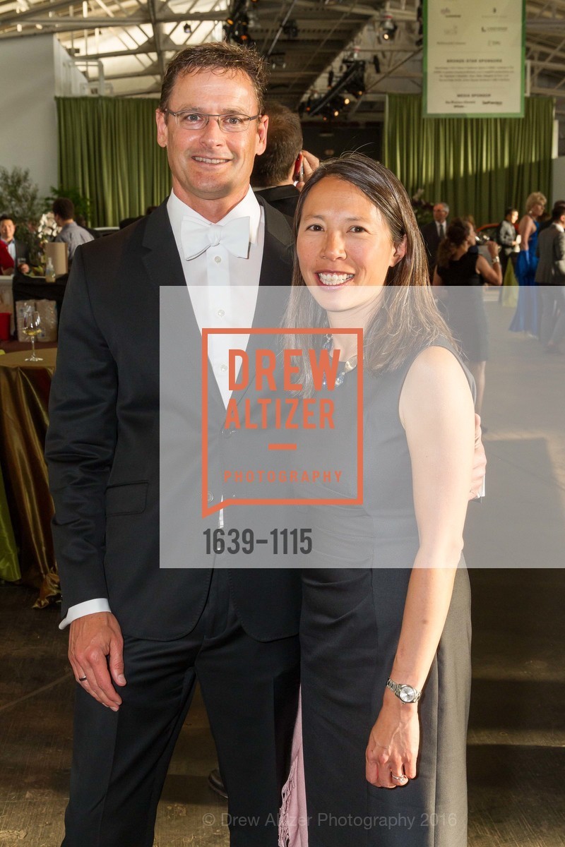 Mike Leeds, Rebecca Yee, Meals on Wheels 29th Annual Star Chefs & Vintners Gala, Fort Mason Center. 2 Marina Blvd, April 17th, 2016, Photo #1639-1115 Mike Leeds, Rebecca Yee, Photo #1639-1115