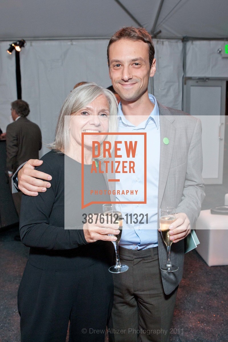 Sherry Prowda, Zach Prowda, UNIVERSITY OF CALIFORNIA SAN FRANCISCO Prize Dinner, US, November 1st, 2011, Photo #3876112-11321 Sherry Prowda, Zach Prowda, Photo #3876112-11321