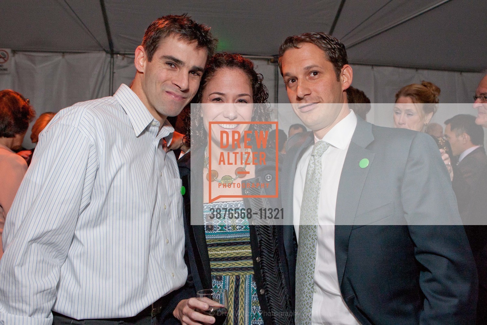 Grant Sisler, Shawna Mitchell Sisler, Daniel Lurie, UNIVERSITY OF CALIFORNIA SAN FRANCISCO Prize Dinner, US, November 1st, 2011, Photo #3876568-11321 Grant Sisler, Shawna Mitchell Sisler, Daniel Lurie, Photo #3876568-11321