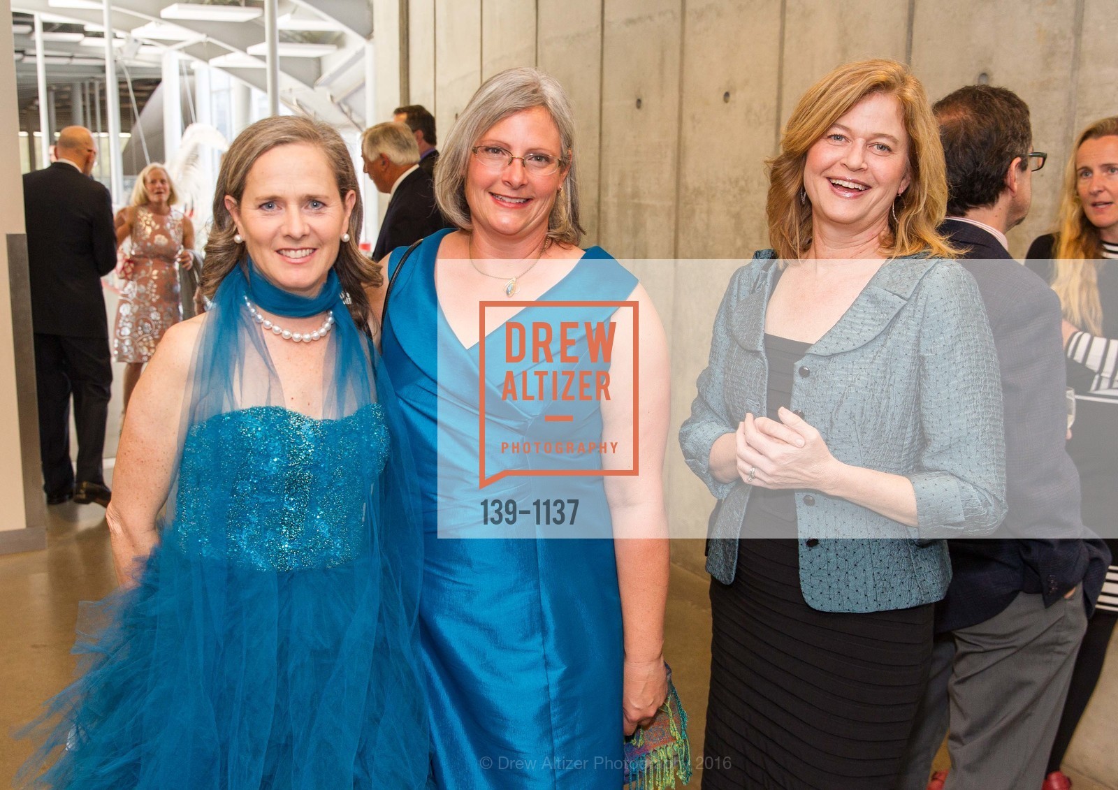 Liebe Patterson, Andrea Foley, Judy Agnew, California Academy of Sciences - 2016 Big Bang Gala, California Academy of Sciences, April 28th, 2016, Photo #139-1137 Liebe Patterson, Andrea Foley, Judy Agnew, Photo #139-1137