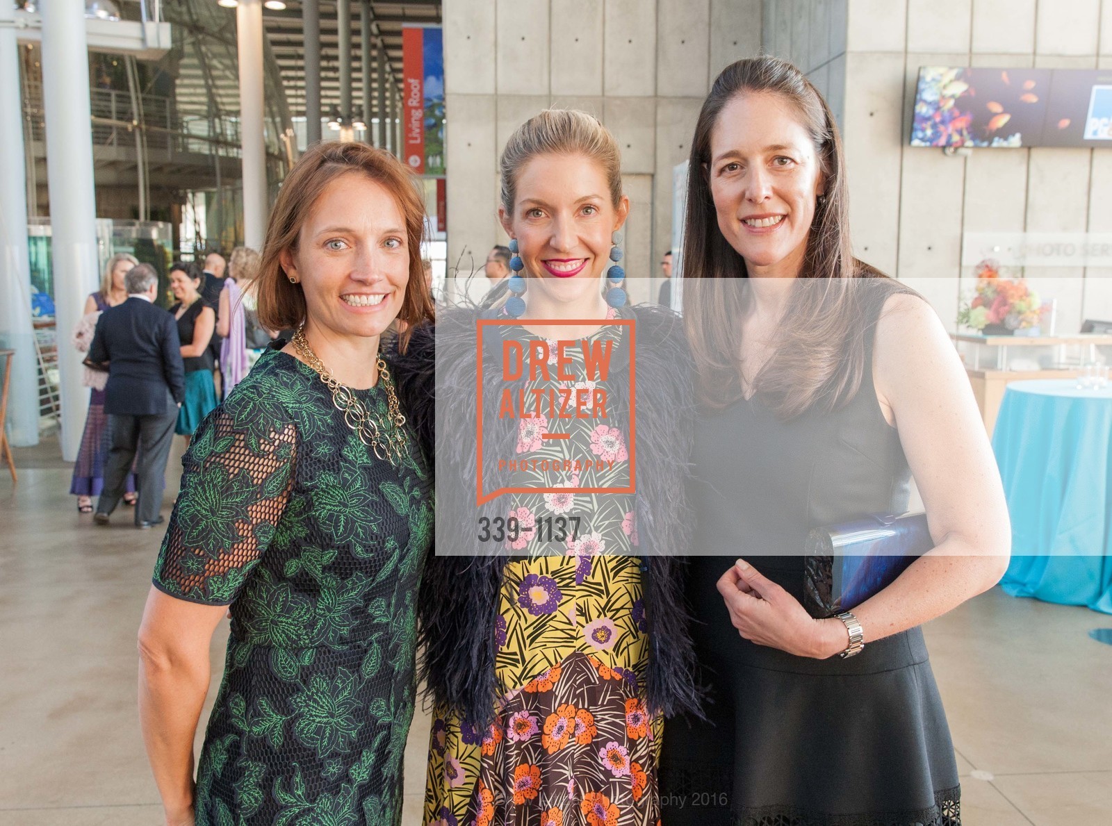 Betsy McDermott, Jane Gruber, Lisa Tarter, California Academy of Sciences - 2016 Big Bang Gala, California Academy of Sciences, April 28th, 2016, Photo #339-1137 Betsy McDermott, Jane Gruber, Lisa Tarter, Photo #339-1137