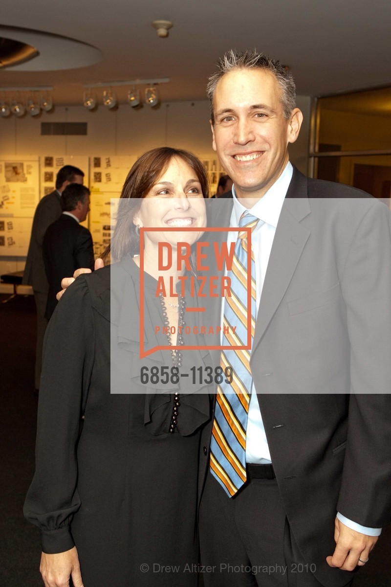Denise Geschke, John Geschke, Rev. P. Carlo Rossi, S.J. Entrepreneurial Chair, US, March 14th, 2010, Photo #6858-11389 Denise Geschke, John Geschke, Photo #6858-11389