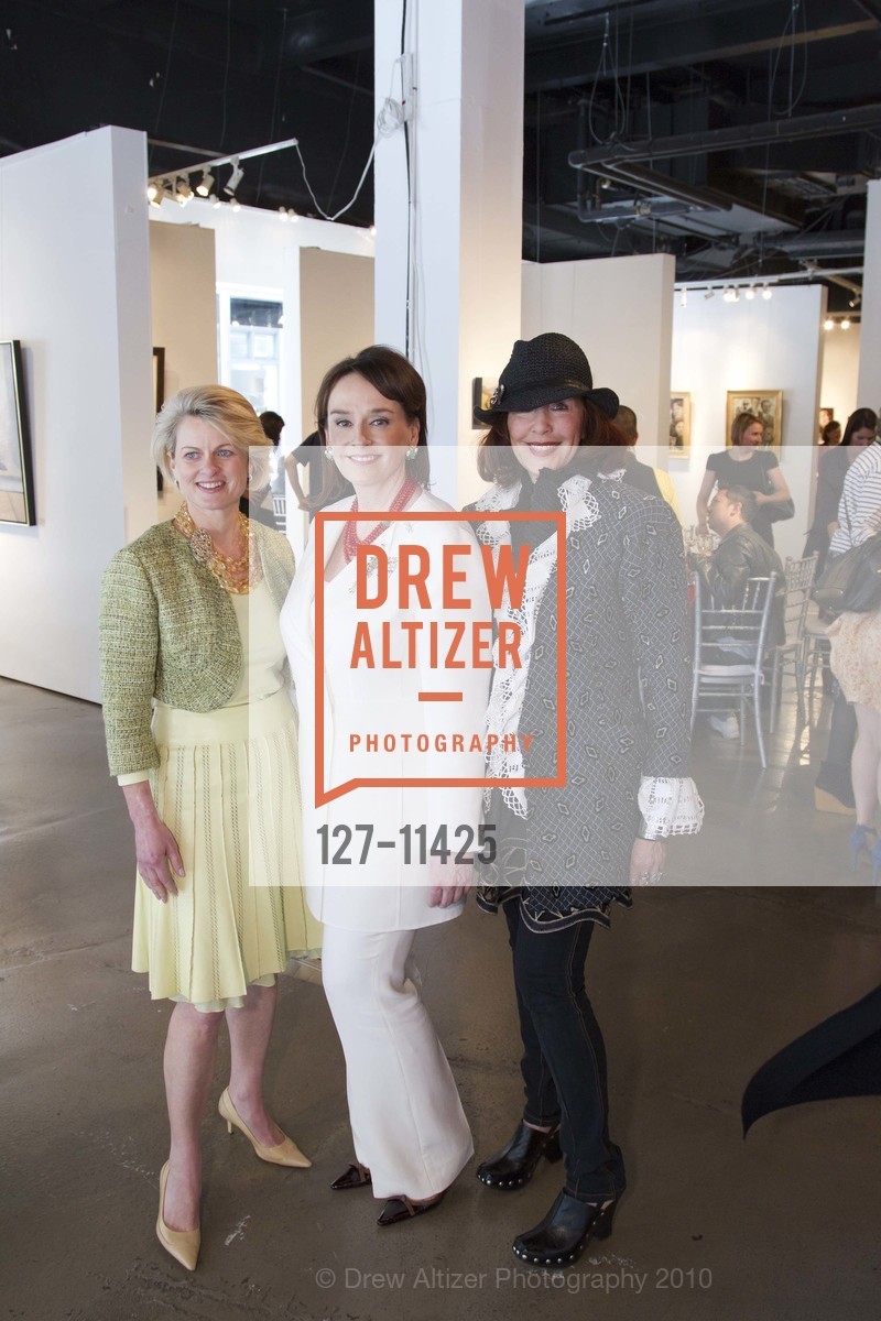 Adrianna Pope Sullivan, Elisa Stephens, Monique Montgomery, Luncheon to honor Suzy Menkes, fashion editor of International Herald Tribune, US, May 5th, 2010, Photo #127-11425 Adrianna Pope Sullivan, Elisa Stephens, Monique Montgomery, Photo #127-11425