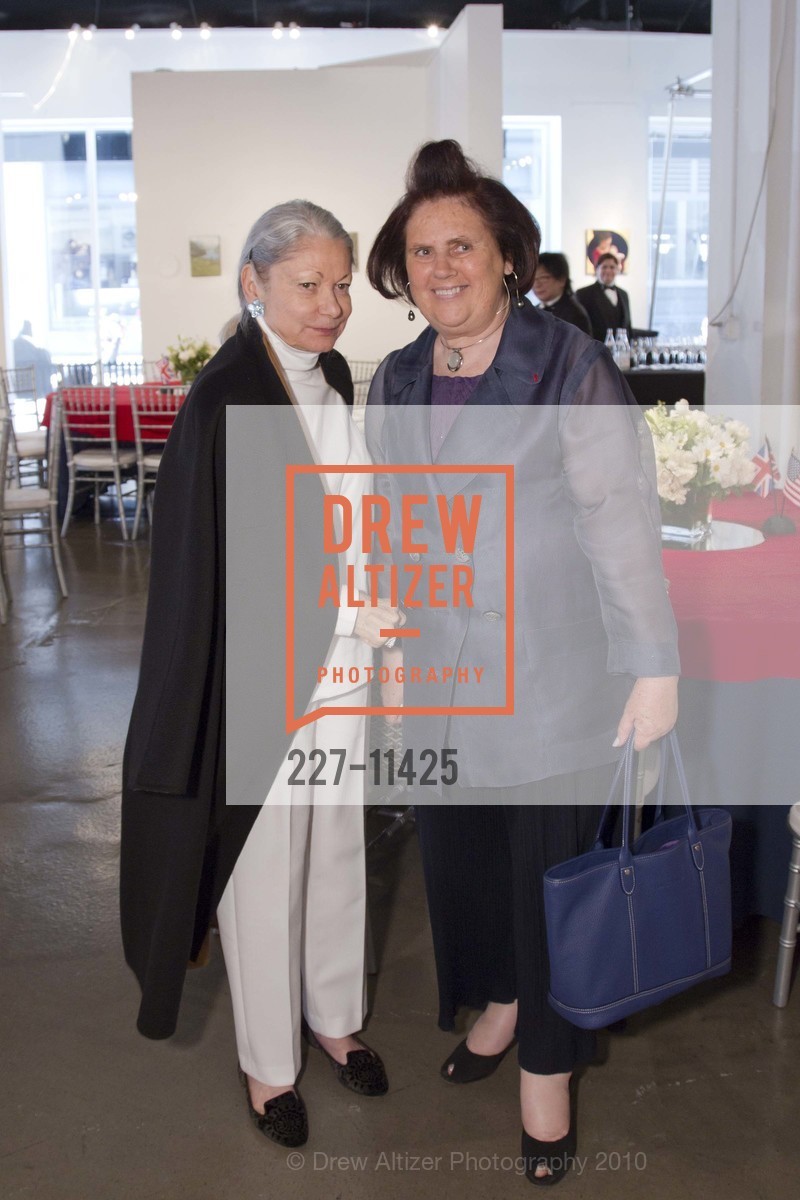 Denise Hale, Suzy Menkes, Luncheon to honor Suzy Menkes, fashion editor of International Herald Tribune, US, May 5th, 2010, Photo #227-11425 Denise Hale, Suzy Menkes, Photo #227-11425