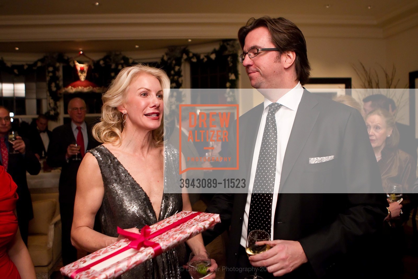 Holly Peterson, Karl Peterson, Karl and Holly Peterson Host SF Ballet's Pre Gala Benefactors Party, US, January 14th, 2010, Photo #3943089-11523 Holly Peterson, Karl Peterson, Photo #3943089-11523