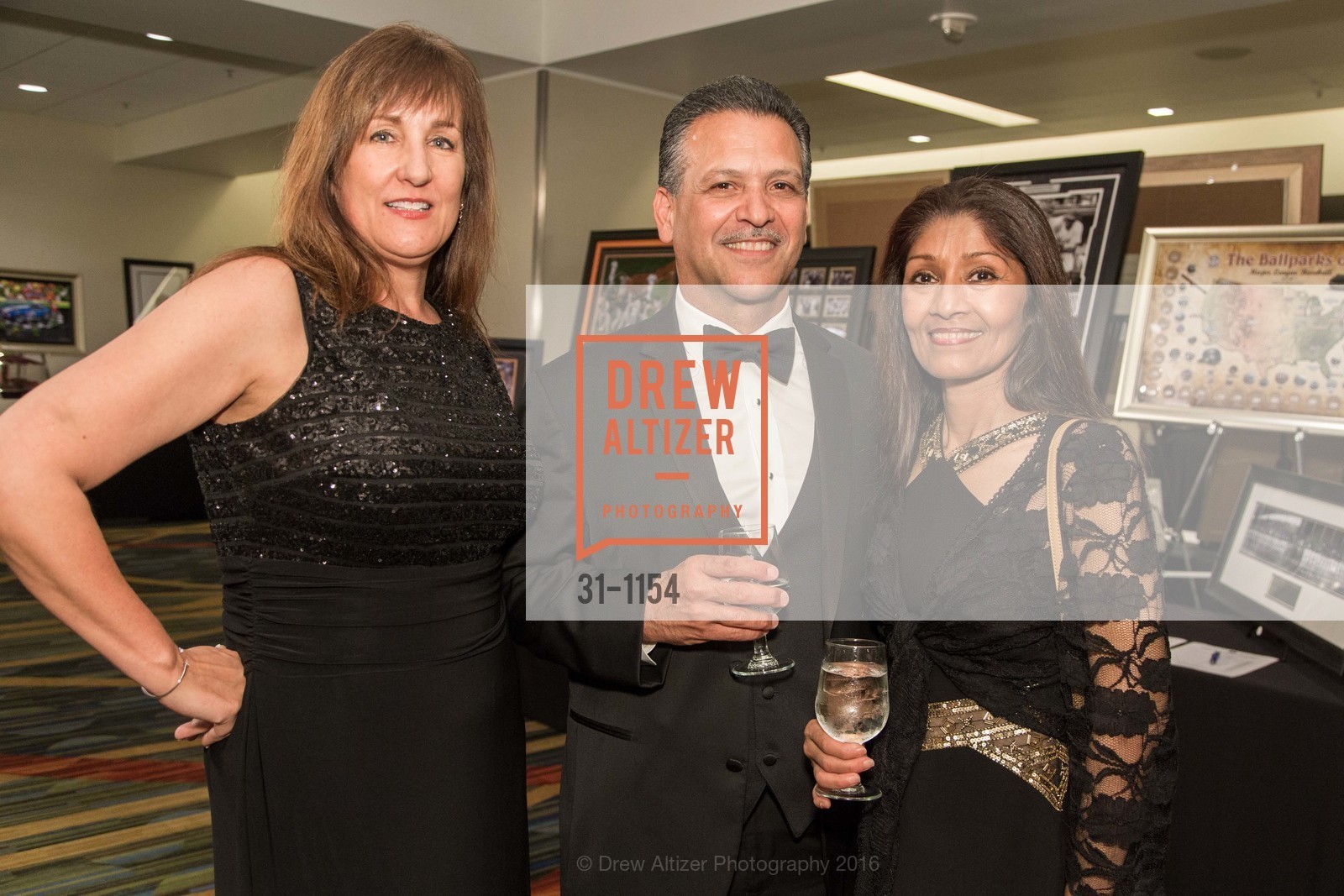 Liz Bunch, Chris Vasconcellos, Maria Cruz Vasconcellos, Photo #31-1154