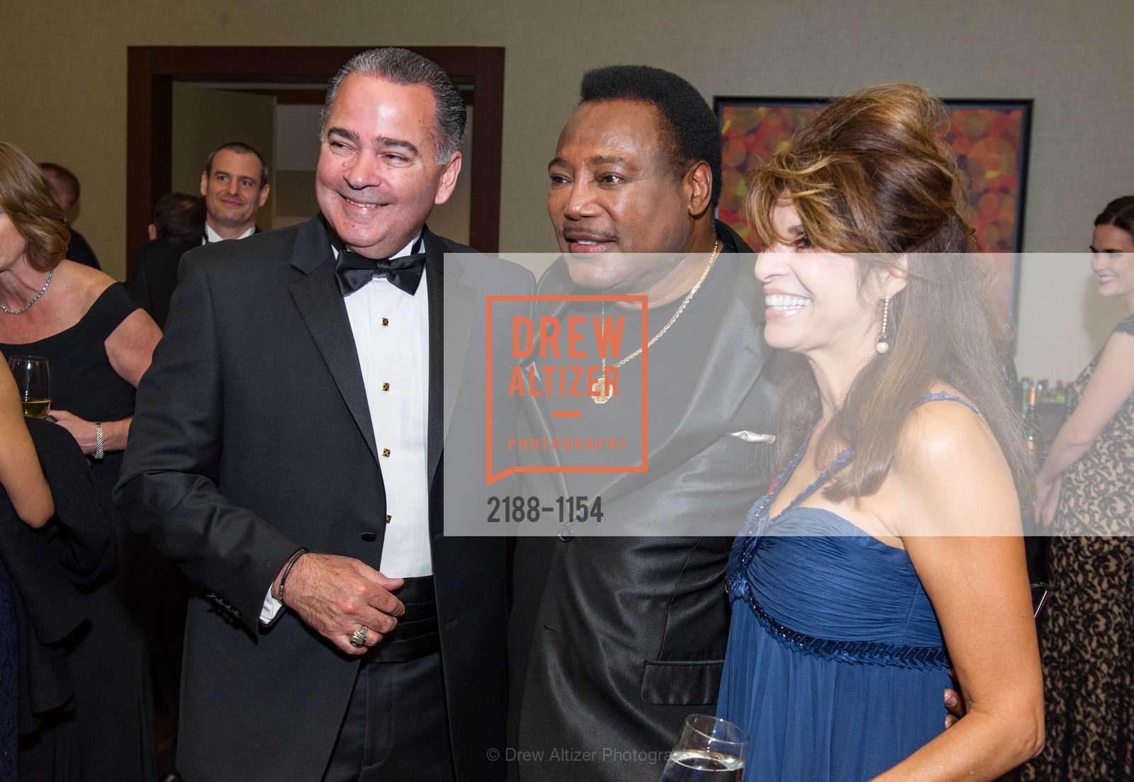 Steve Junqueiro, George Benson, Theresa Junqueiro, Easter Seals Bay Area Spring Gala 2016, San Francisco Marriott Marquis. 780 Mission St, Photo #2188-1154 Steve Junqueiro, George Benson, Theresa Junqueiro, Photo #2188-1154