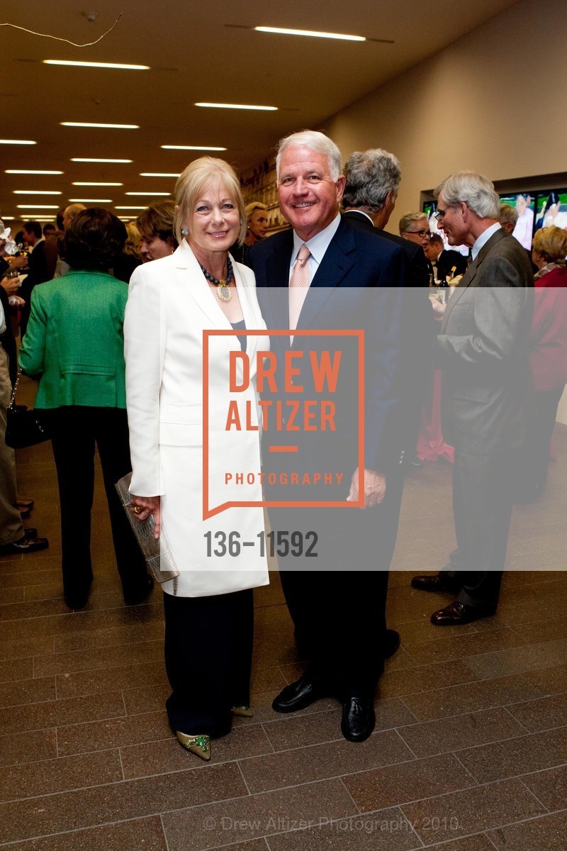 Susan Swartz, Jim Swartz, de Young Museum Major Donor Uncrating Event, US, September 22nd, 2010, Photo #136-11592 Susan Swartz, Jim Swartz, Photo #136-11592