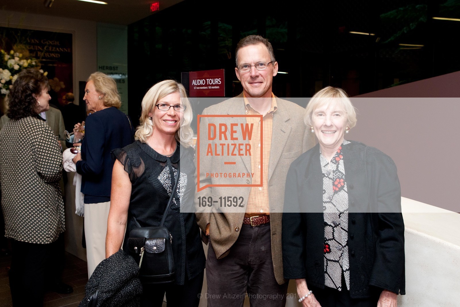 Janet McMurtry, John McMurtry, Deedee McMurtry, de Young Museum Major Donor Uncrating Event, US, September 22nd, 2010, Photo #169-11592 Janet McMurtry, John McMurtry, Deedee McMurtry, Photo #169-11592