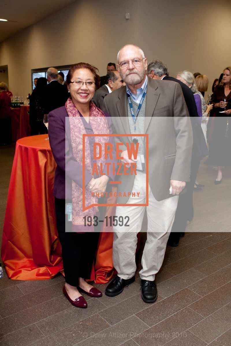 Theresa Chen, Carl Grimm, de Young Museum Major Donor Uncrating Event, US, September 22nd, 2010, Photo #193-11592 Theresa Chen, Carl Grimm, Photo #193-11592