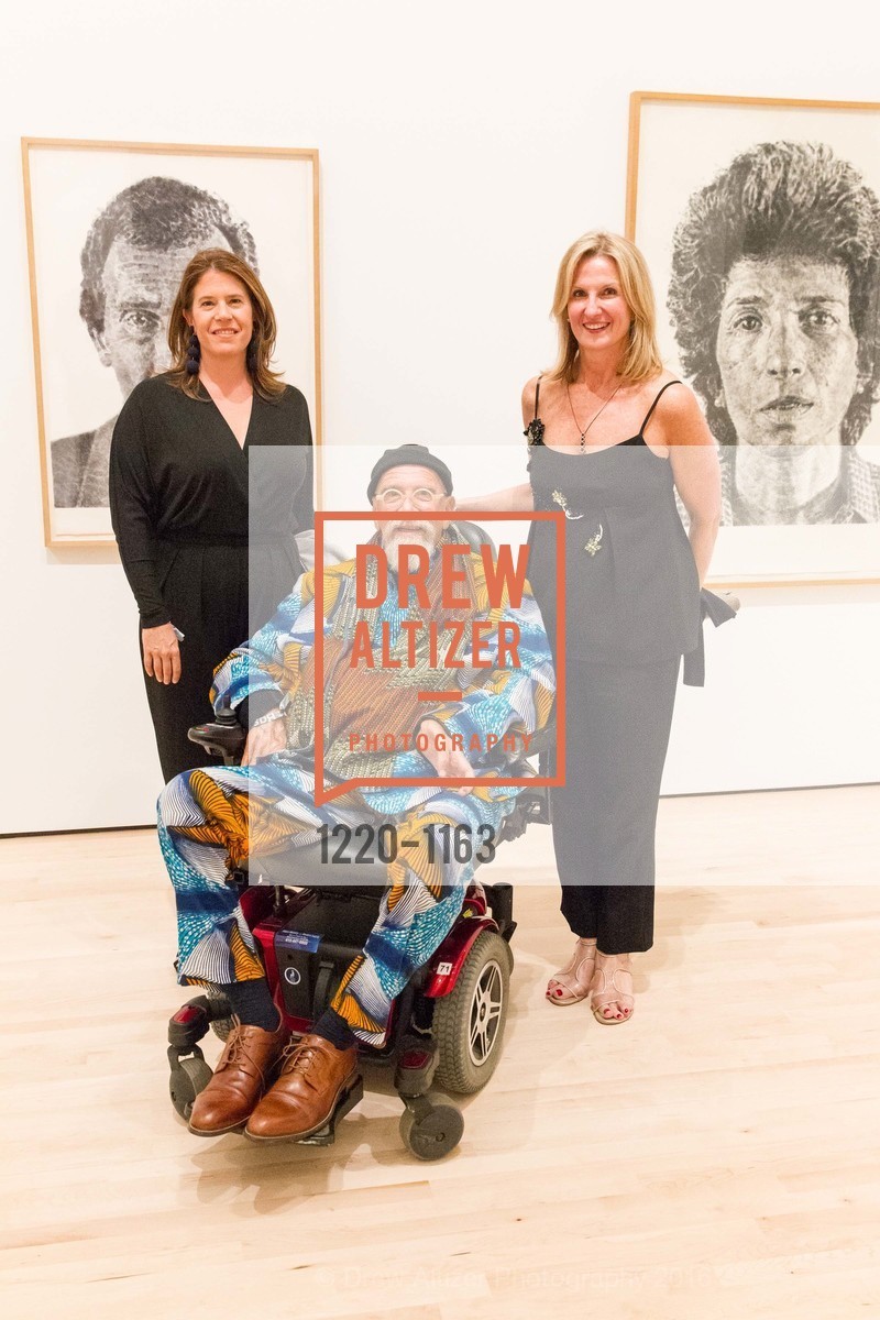 Eleanor Acquavella, Chuck Close, Susan Dunne, SFMOMA Art Bash, SFMOMA. 151 3rd St, April 29th, 2016, Photo #1220-1163 Eleanor Acquavella, Chuck Close, Susan Dunne, Photo #1220-1163