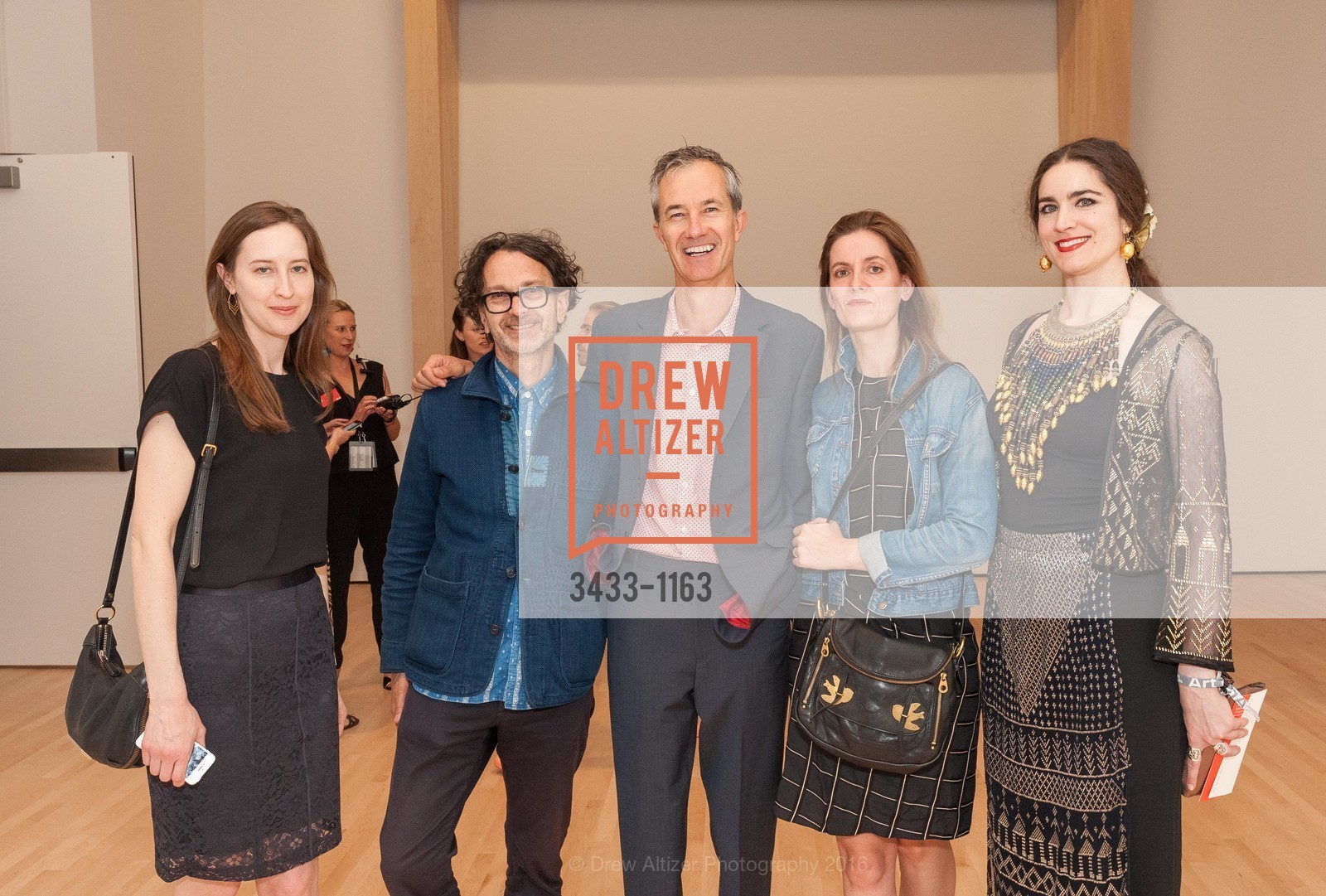 Amanda Boe, Paul Graham, Geoff Dyer, Rebecca Wilson, Larissa Archer, SFMOMA Art Bash, SFMOMA. 151 3rd St, April 29th, 2016, Photo #3433-1163 Amanda Boe, Paul Graham, Geoff Dyer, Rebecca Wilson, Larissa Archer, Photo #3433-1163