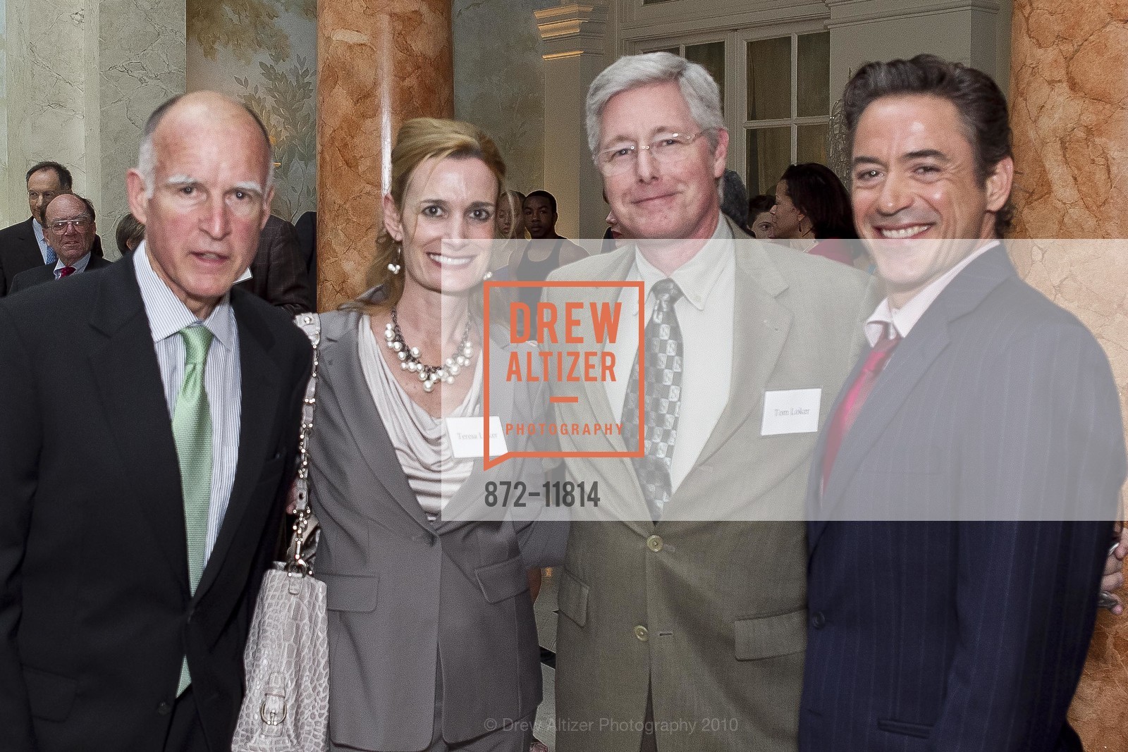 Jerry Brown, Teresa Loker, Tom Loker, Robert Downey Jr., Ann & Gordon Getty Host Robert Downey Jr, and Jerry Brown to Benefit OAKLAND SCHOOL FOR THE ARTS, Private Residence, May 12th, 2010, Photo #872-11814 Jerry Brown, Teresa Loker, Tom Loker, Robert Downey Jr., Photo #872-11814