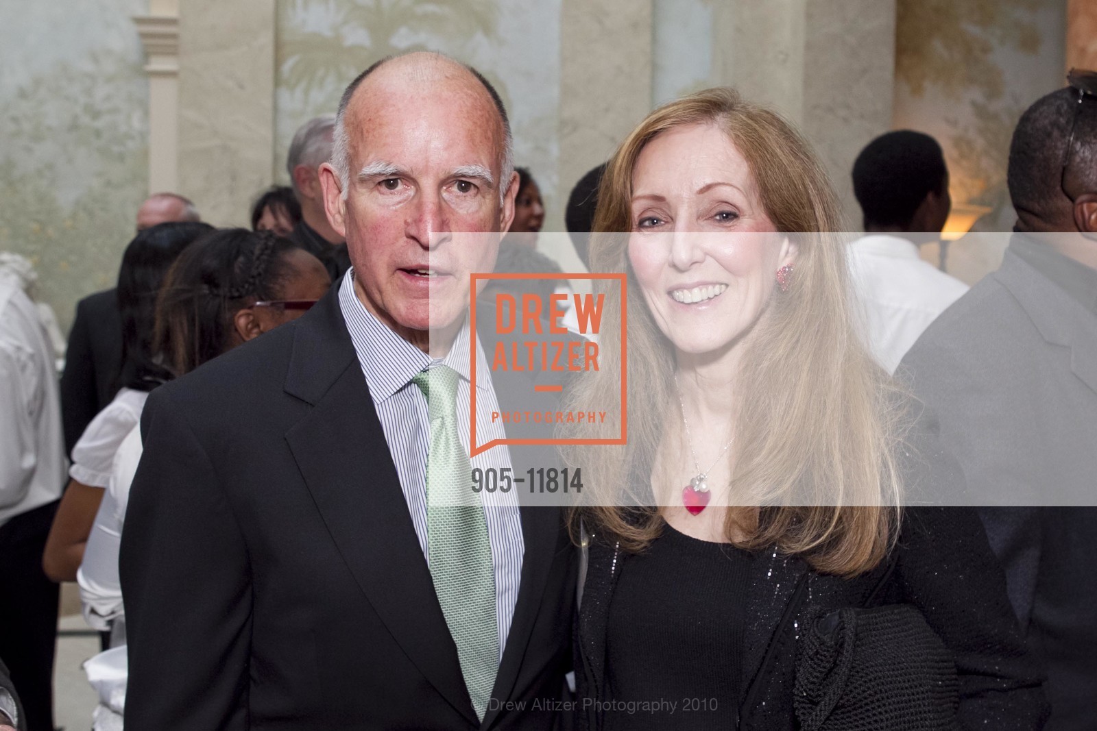 Jerry Brown, Jeanette Garretty, Ann & Gordon Getty Host Robert Downey Jr, and Jerry Brown to Benefit OAKLAND SCHOOL FOR THE ARTS, Private Residence, May 12th, 2010, Photo #905-11814 Jerry Brown, Jeanette Garretty, Photo #905-11814