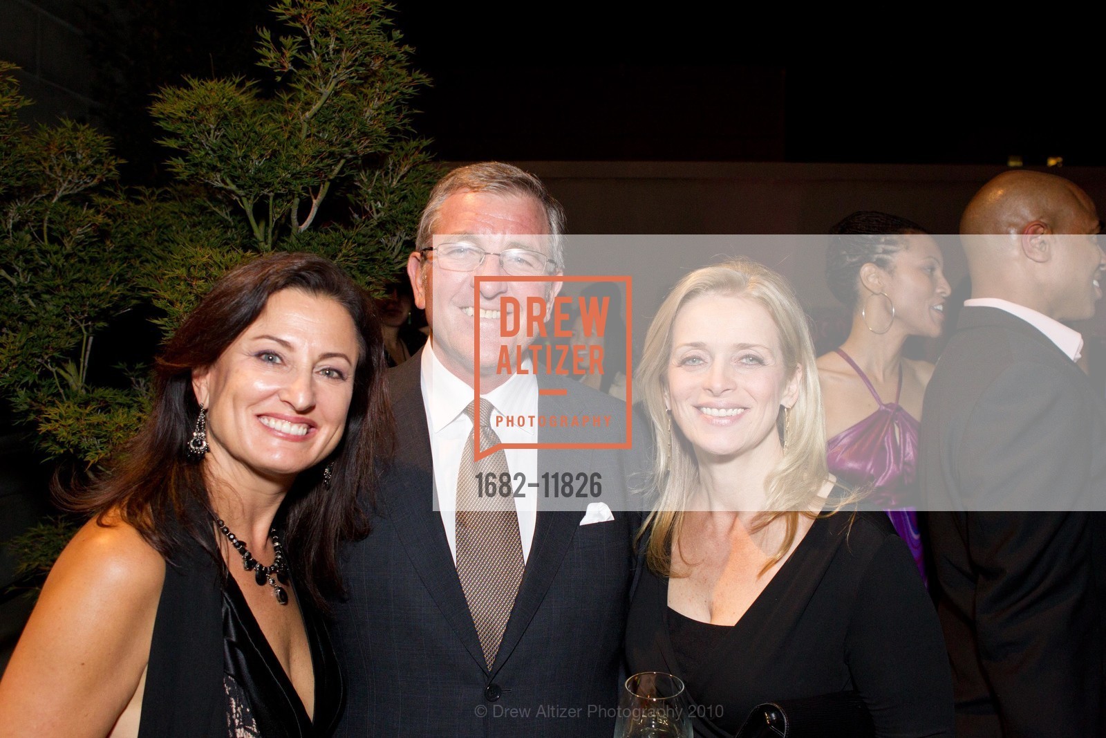 Sheila Field, Kent Anderson, Martine Reardon, MACY'S PASSPORT Presents Glamorama, US, September 25th, 2010, Photo #1682-11826 Sheila Field, Kent Anderson, Martine Reardon, Photo #1682-11826
