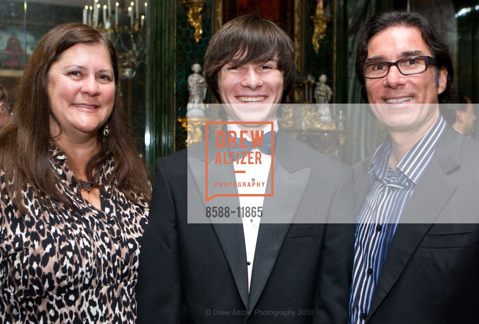Pam Izzo, Carlo Izzo, Lino Izzo, Gettys Host SI Auction Salon with Chorus, US, October 23rd, 2010, Photo #8588-11865 Pam Izzo, Carlo Izzo, Lino Izzo, Photo #8588-11865