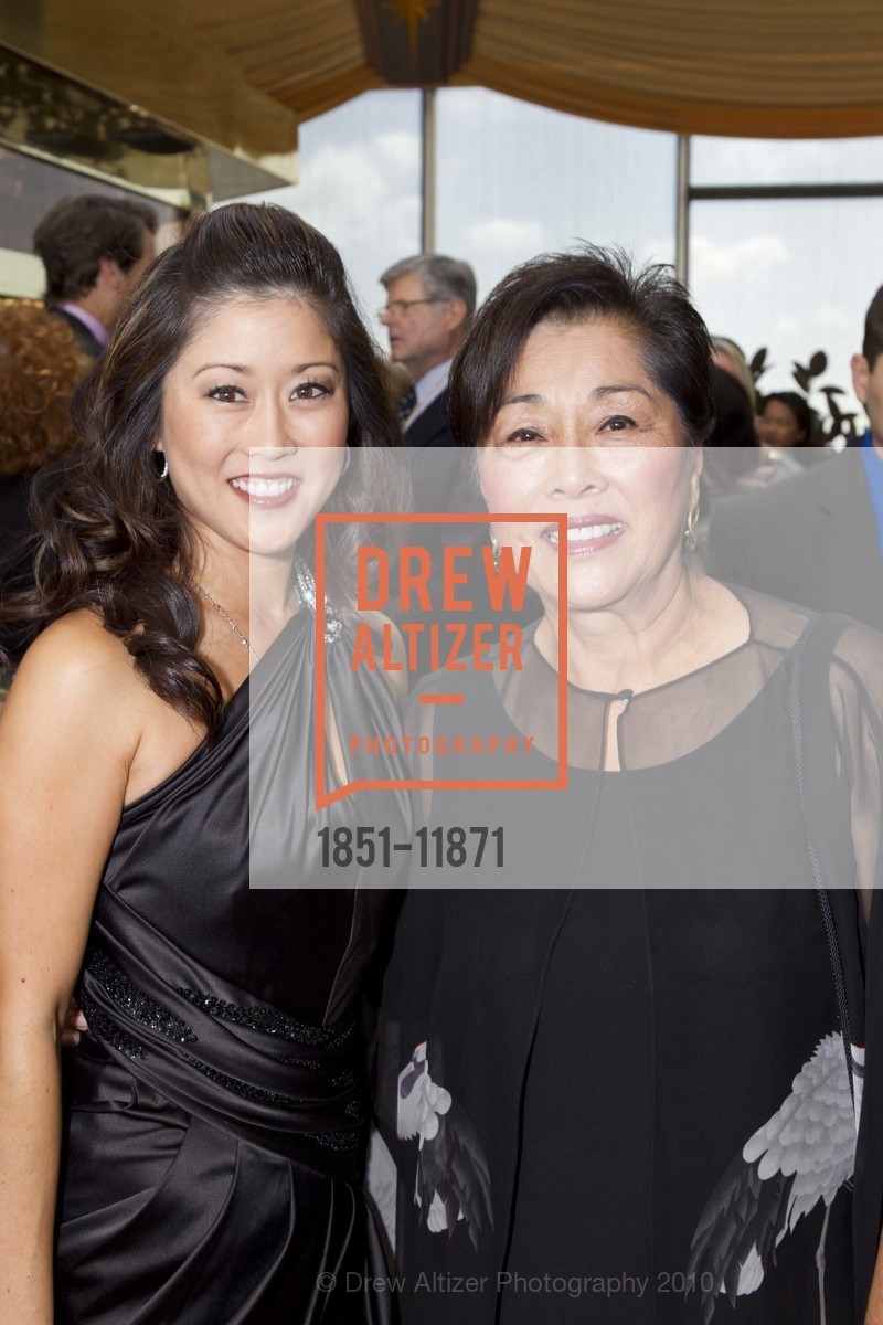 Kristi Yamaguchi, Carol Yamaguchi, Kristi Yamaguchi's DANCING THE NIGHT AWAY Gala, US, June 20th, 2010, Photo #1851-11871 Kristi Yamaguchi, Carol Yamaguchi, Photo #1851-11871