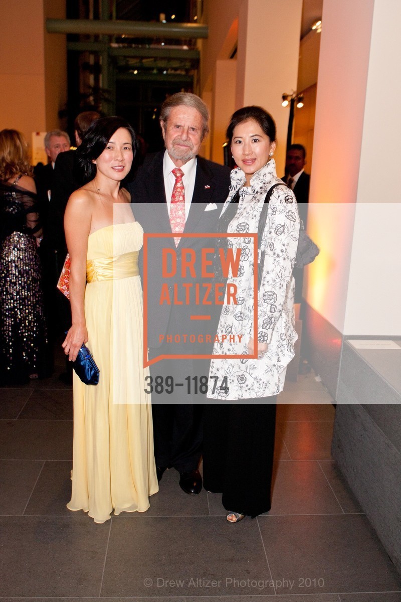 Salle Yoo, Tad Taube, Goretti Lui, Photo #389-11874